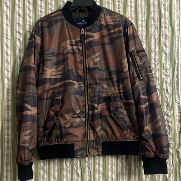 American Eagle Outfitters Other - American Eagle camo Bomber Jacket EUC men’s medium stylish camouflage